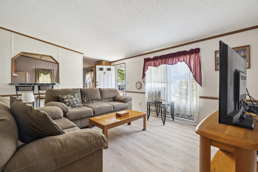 30 Cherokee Way Rochester NH 03867 08