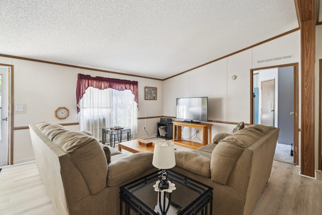 30 Cherokee Way Rochester NH 03867 09