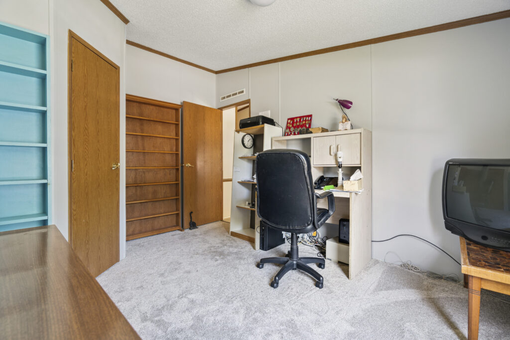 30 Cherokee Way Rochester NH 03867 18